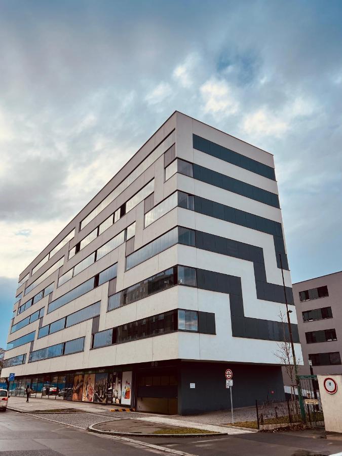 White Pearl Studio With Parking In Holesovice Praga Exterior foto